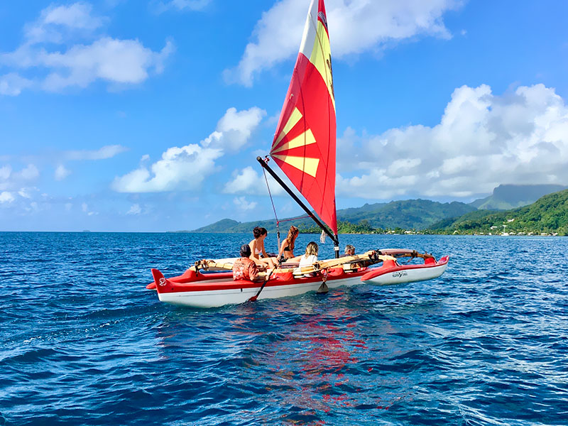 Holopuni sailing canoe